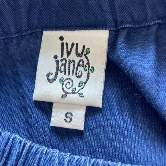 Ivy Jane S Dress Dark Blue Floral Embroidery
Off the shoulder sexy - Picture 7 of 7